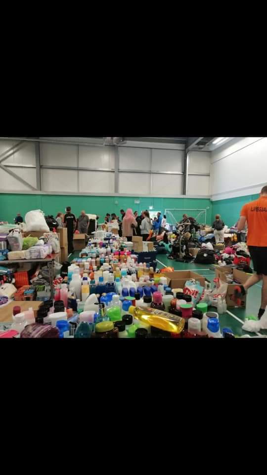 itsmeekevina's tweet photo. Amazing how the #Crewecommunity have come together to help the people who have lost their home, belongings, pets...everything.. if you would like to donate here is the link to the justgiving page... https://t.co/4xNr35iRFg #beechmerefire #Crewe #justgiving #FridayThoughts https://t.co/TvYtVlVI2v