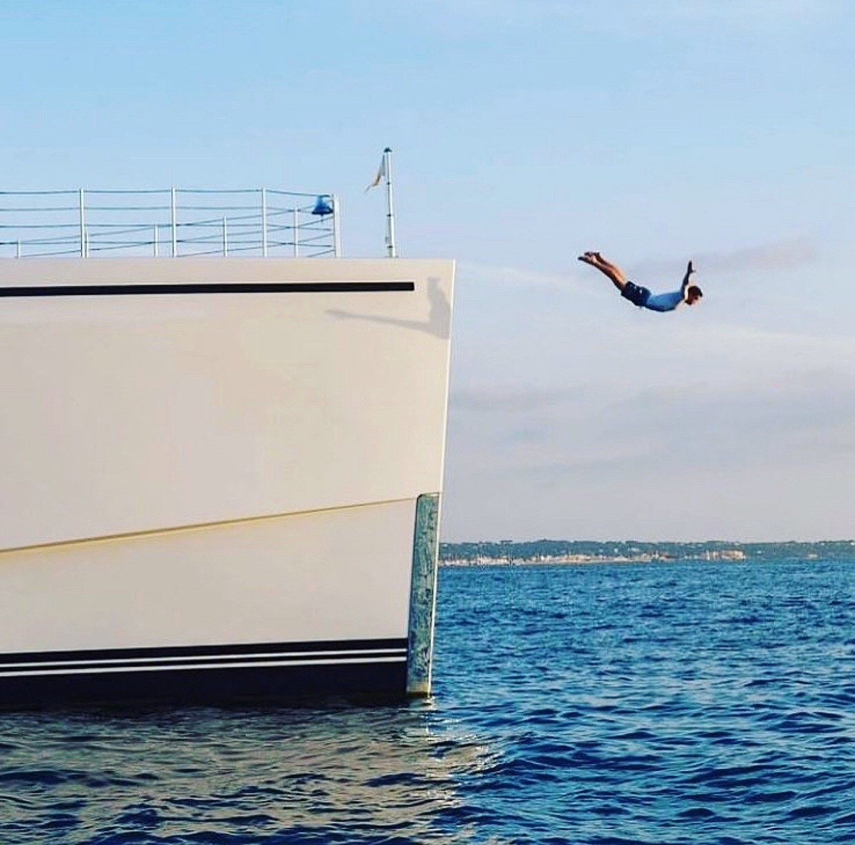 #fridayafloat jumping into the weekend with @benettiyachts

📸: @christopherscholey

#iybasocial #iyba #yachtbrokers #yachtsales #yachtcharter #yachtlife #yachting #yachts