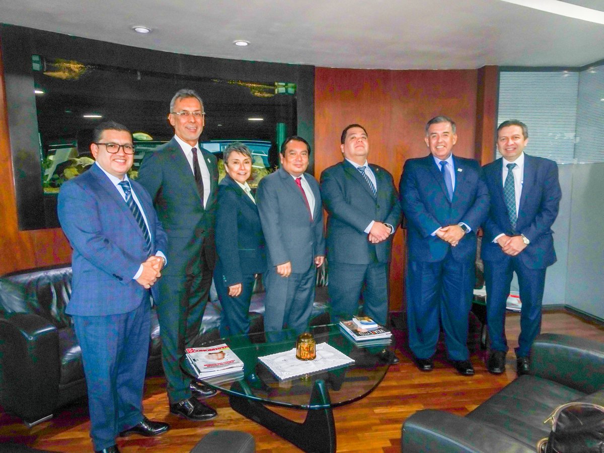 _ALIDE_'s tweet photo. .@EAlvarezALIDE, secretario general de #ALIDE y @jmontesinosll, jefe de Capacitación,  se reunieron con representantes de @banruralgt en #Guatemala. https://t.co/ixxtzJF0sA