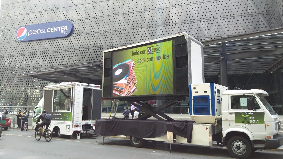 CoachLuisRobert's tweet image. #Xmóvil en la calle Dakota #95, Napoles, junto al #PepsiCenter y el WTC. Al llegar, eviten estacionarse en lugar prohibido, muchachos! @XFM921