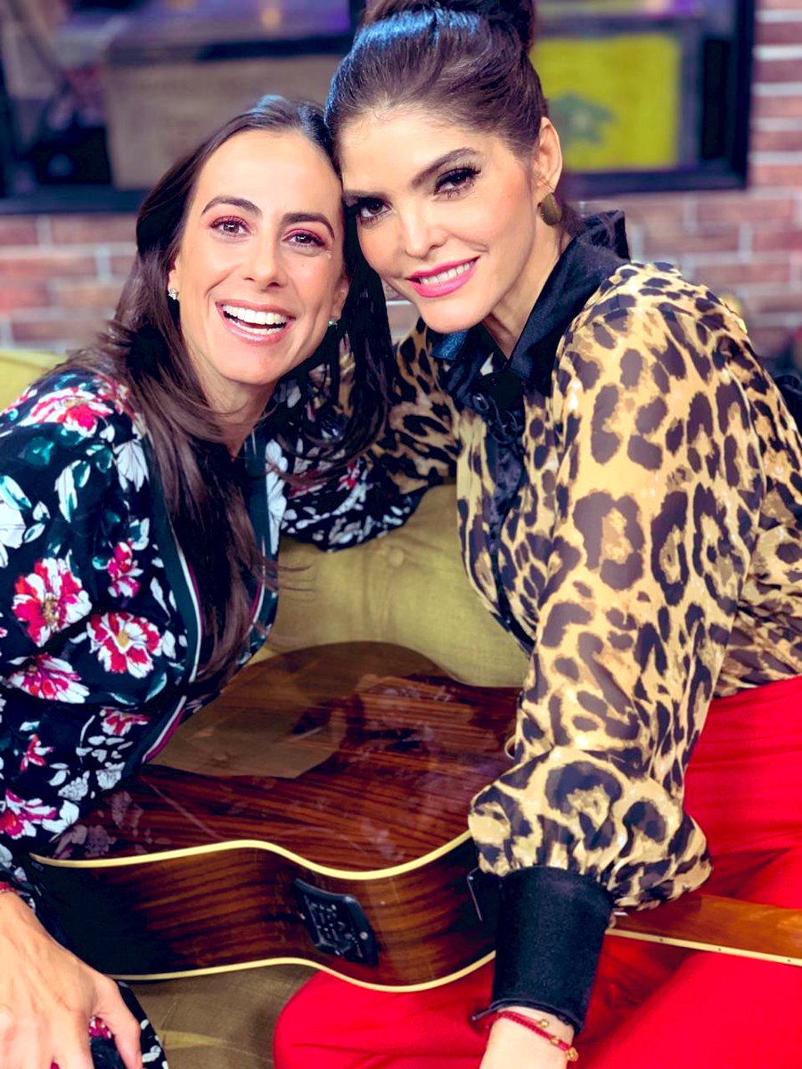 MercadoPaulina's tweet photo. Preciosa por dentro y por fuera! @anabarbaramusic ! @saleelsoltv @ImagenTVMex https://t.co/gZkzYRCtMS