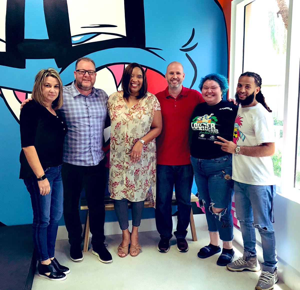 JTFoundation99's tweet photo. Great staff lunch today with the amazing @BernadetteCEO of @SonshinePR &amp; @BlackPRWire! We had the opportunity to discuss #Studioblu @bluapplePoetry #LTABFLA and so much more. #Community #partnerships https://t.co/BdN1EZU30M