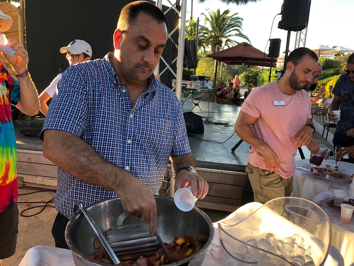 #marinaViva <a href="/Benoit/">Benoit</a> assure en tant que directeur de ce club et est élu meilleures vacances par ⁦<a href="/TF1/">TF1</a>⁩