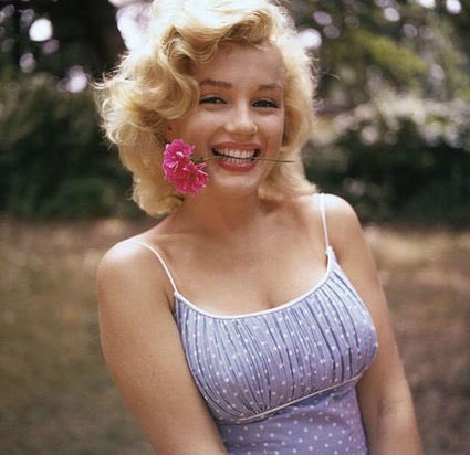 You have this one life... How do you want to spend it? Apologizing? Regretting? Questioning? Hating yourself? Fearing? Be brave, believe in yourself, do what feels good, take risks, make yourself proud ♥️ Lessons in life will be repeated until they are learned...