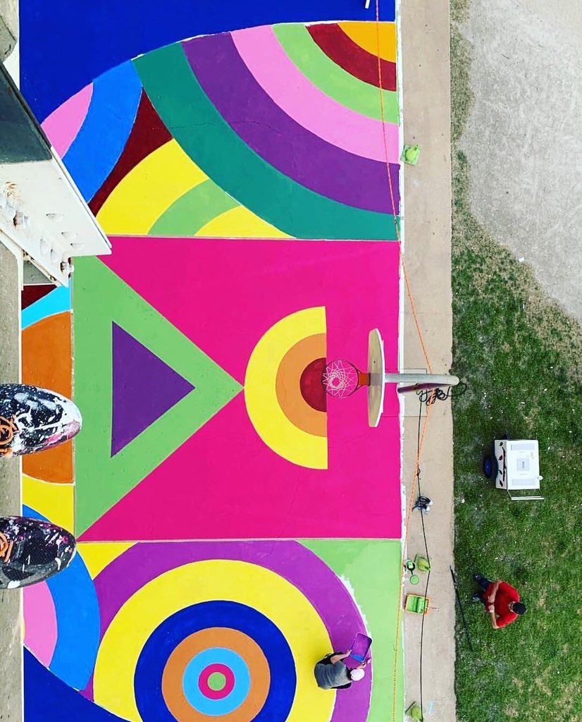 ProInThePaint's tweet photo. Fresh Paint! The guys at @trinity_artcourt in Fort Worth Texas have created a feast for the eyes out here, with artist Arnoldo Hurtado @artscreamtruck and @eslajessika.
📸 @klikshots
#basketballcourt #courtmural #ProjectInThePaint #BetterBBallCourts #TrinityArtCourt #InThePaint https://t.co/y79wljINLS