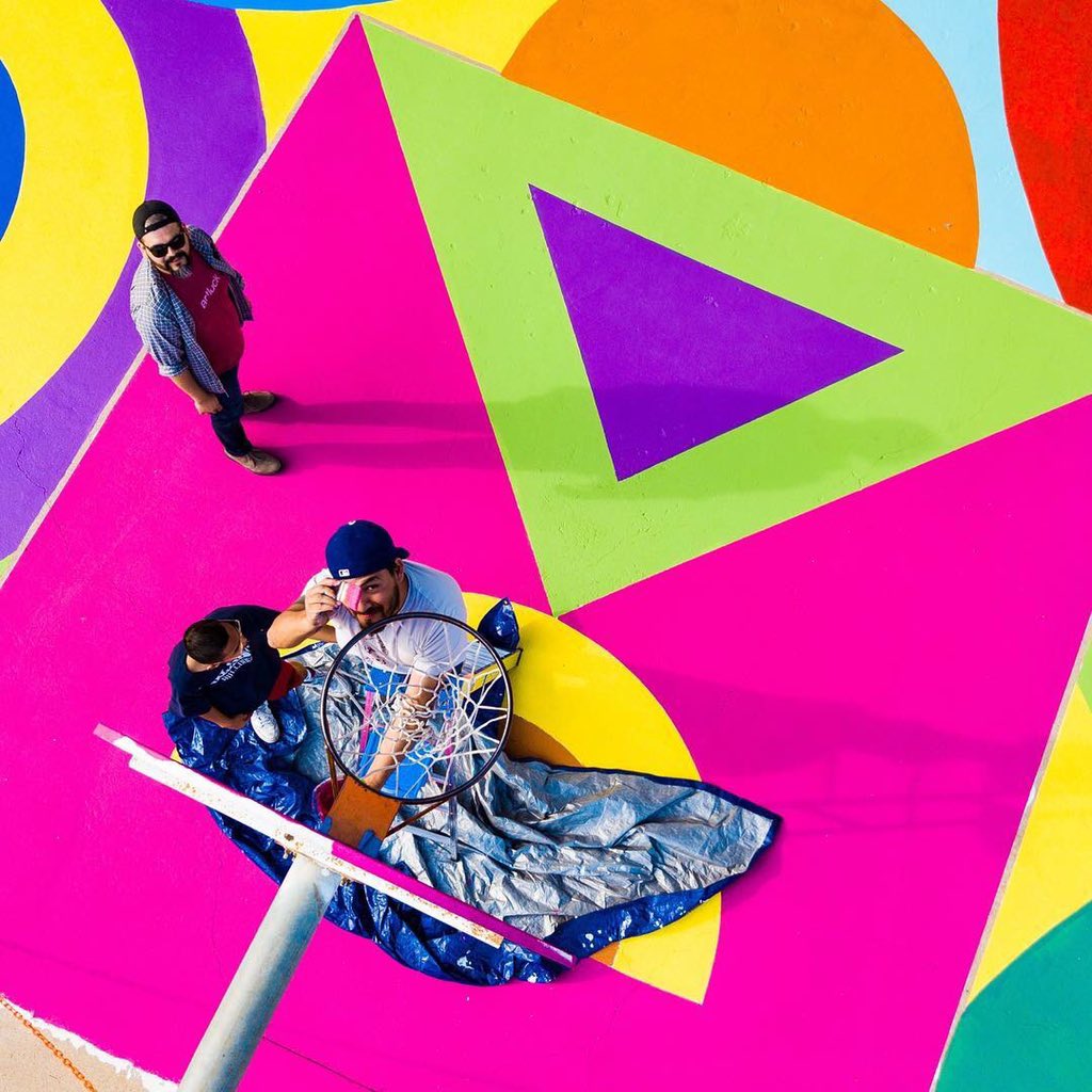 ProInThePaint's tweet photo. Fresh Paint! The guys at @trinity_artcourt in Fort Worth Texas have created a feast for the eyes out here, with artist Arnoldo Hurtado @artscreamtruck and @eslajessika.
📸 @klikshots
#basketballcourt #courtmural #ProjectInThePaint #BetterBBallCourts #TrinityArtCourt #InThePaint https://t.co/y79wljINLS