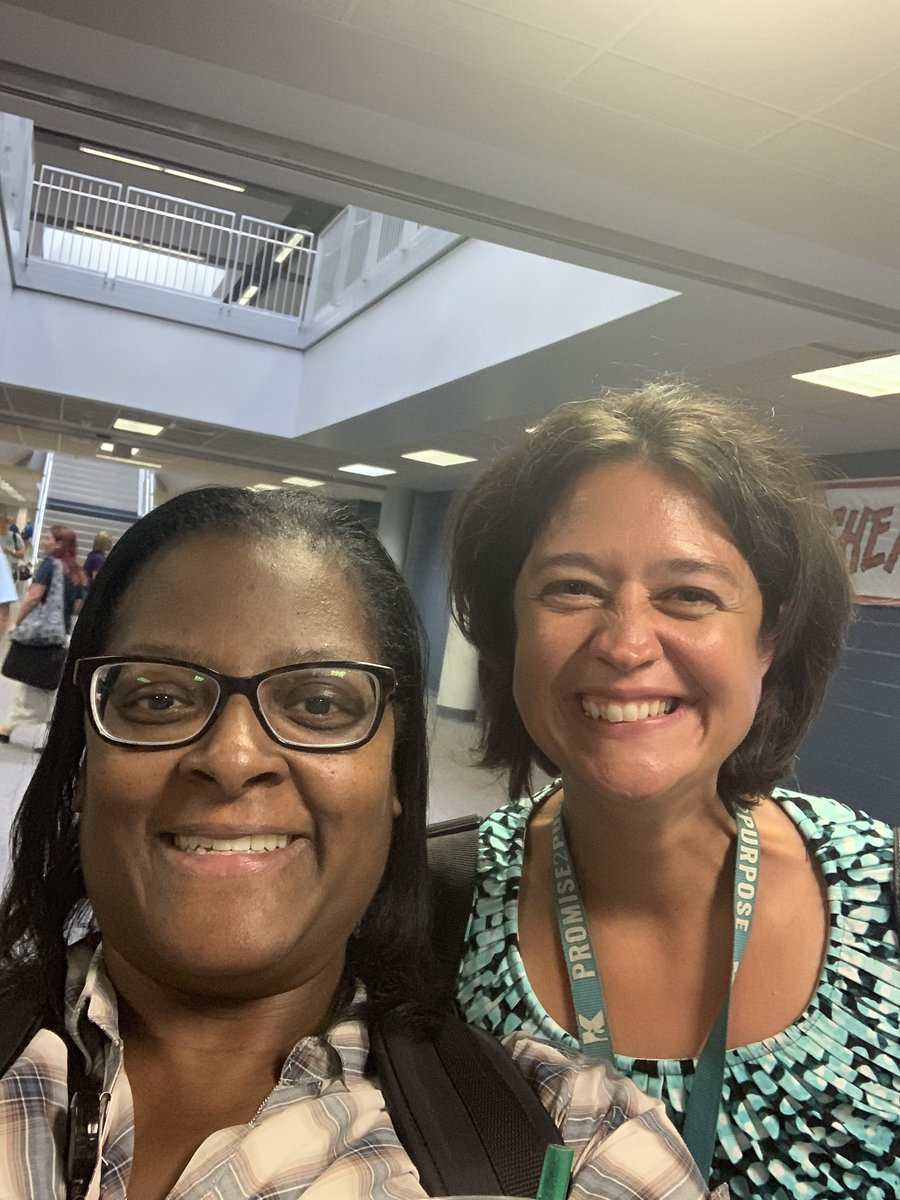Larhodes1's tweet photo. Here is another rock star teacher in Klein! Michelle Bush MJ loves you to the moon and back!
#RLS2019 @KohrvilleKISD @KleinISD https://t.co/7DN4eGx4z7