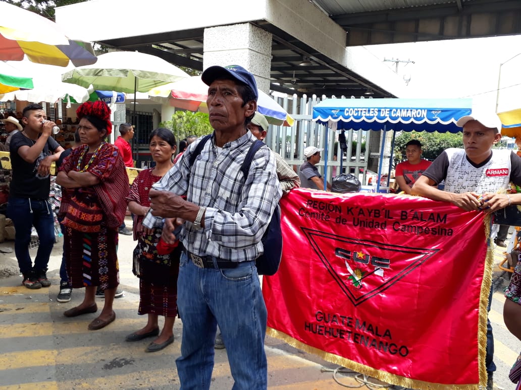 NISGUA_Guate's tweet photo. Today three hundred community members organized by the ADH and @CUCGuatemala took over the Mesilla check point on the #Guatemala/#Mexico border. They are protesting the "#ThirdSafeCountry" agreement, systemic impunity, &amp; the invasion of their territories by extractive industry. https://t.co/rHABbUbIi3