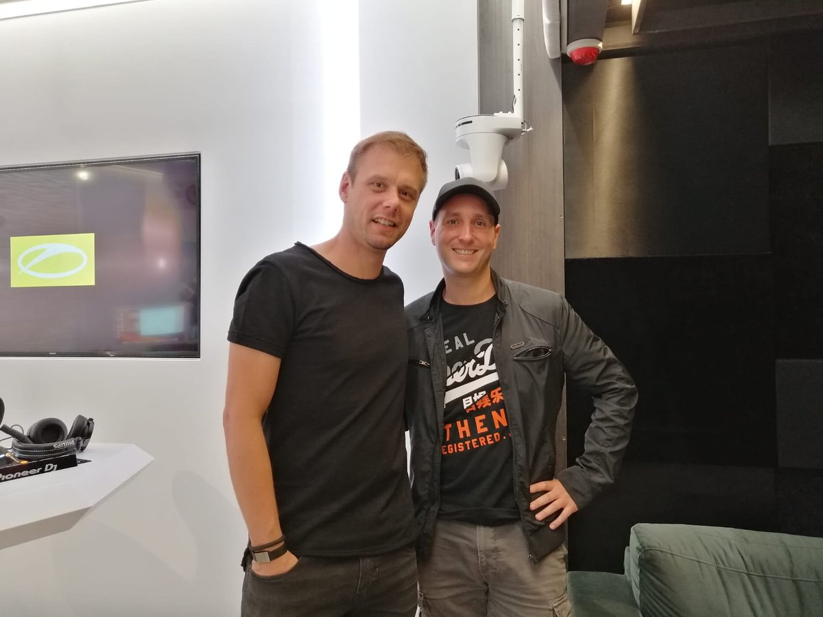 FastDistance's tweet photo. At the @asot studio with the boss himself, the one and only @arminvanbuuren
#ASOT926 #asot #trance https://t.co/ykMMufpQQ6
