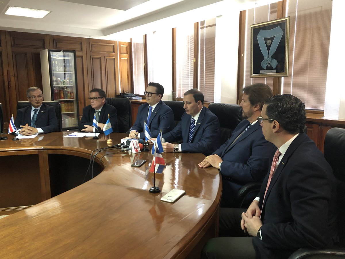 GtLiberal's tweet photo. Conferencia de prensa de presidentes de cúpulas empresariales de Centroamérica, Panamá y República Dominicana, y que integran #Fedepricap @CACIFnoticias https://t.co/I9UKhnB0Jl