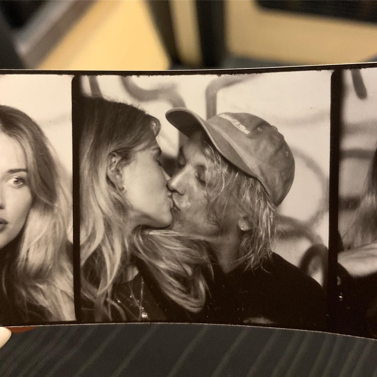 LIZ2841's tweet photo. Via @RubyQuilter IG
Stealing moments in Hamburg.
@Jamiebower
#jamie #jamiebower #jamiecampbellbower #ruby #rubyquilter https://t.co/dPBXV8GvYj