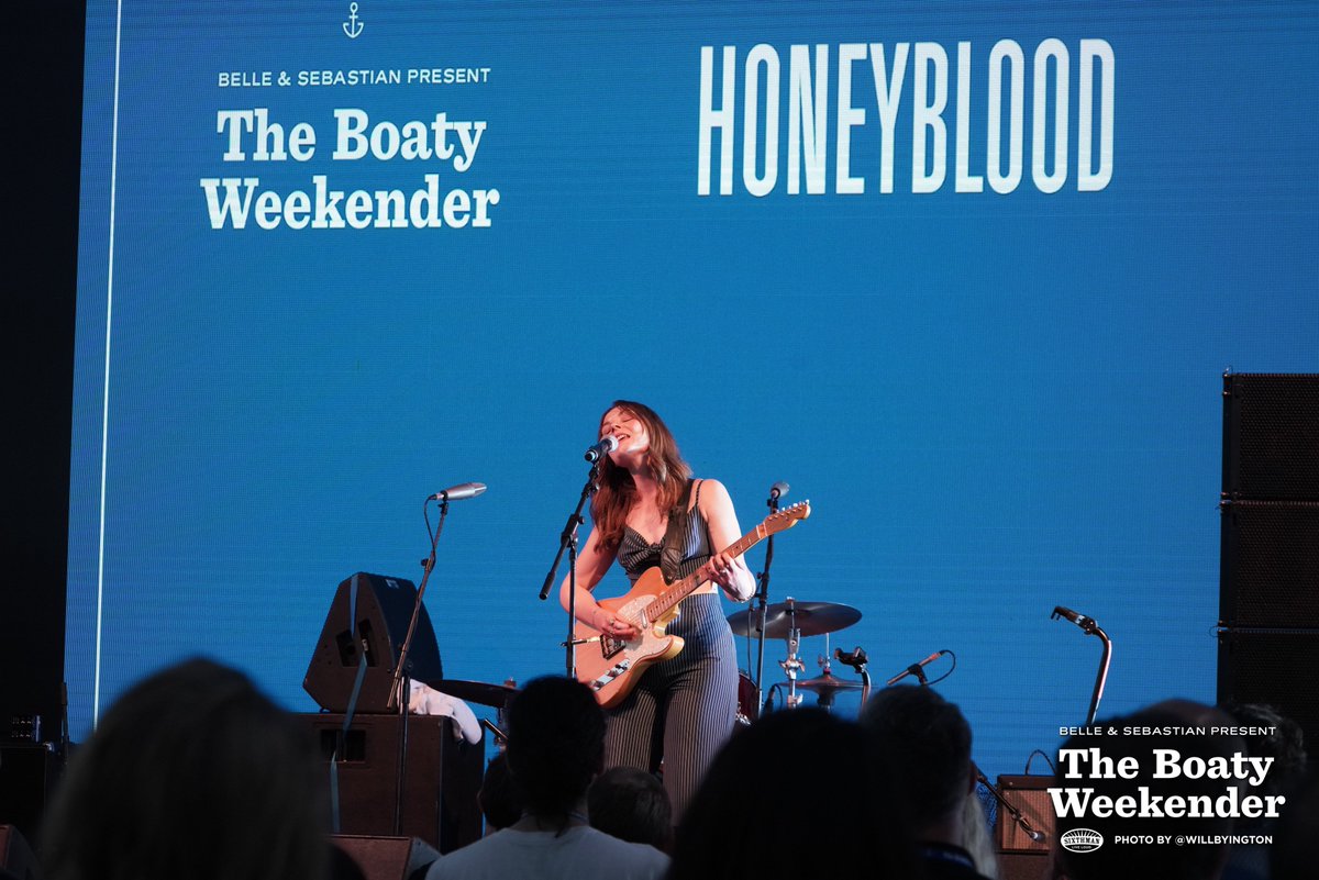 Amazing performance by <a href="/yumhoneyblood/">𝐻𝑂𝑁𝐸𝑌𝐵𝐿𝑂𝑂𝐷</a> 🎸😍