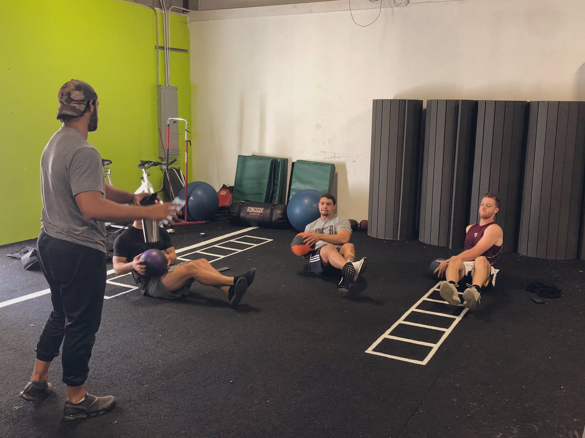 PylesElite's tweet photo. A huge shout out to our athletes and money makers as they head back to school for camp in their respective sports! @ToppersBaseball and West Lib wrestling being represented💪🏼💰 https://t.co/F8jmfmwm3t