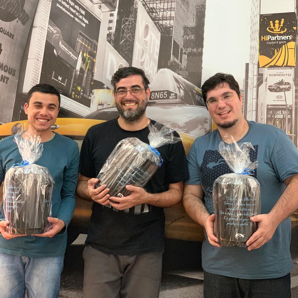 fx__data's tweet photo. Dia dos Pais chegando e a FX entregou um presente especial e personalizado para os papais da empresa.
Feliz Dia dos Pais!
#goFX #timeFX #DiadosPaisFX #newretail #retailanalytics https://t.co/PnxMC5Lyha