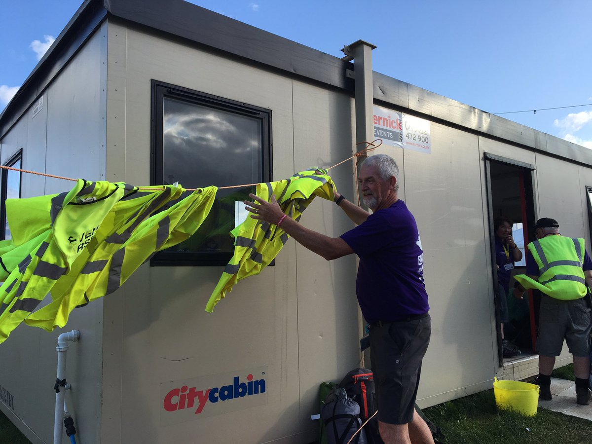 UnitedWine's tweet photo. Very novel way of drying the hi-vizes https://t.co/KkaEmd1Bmr