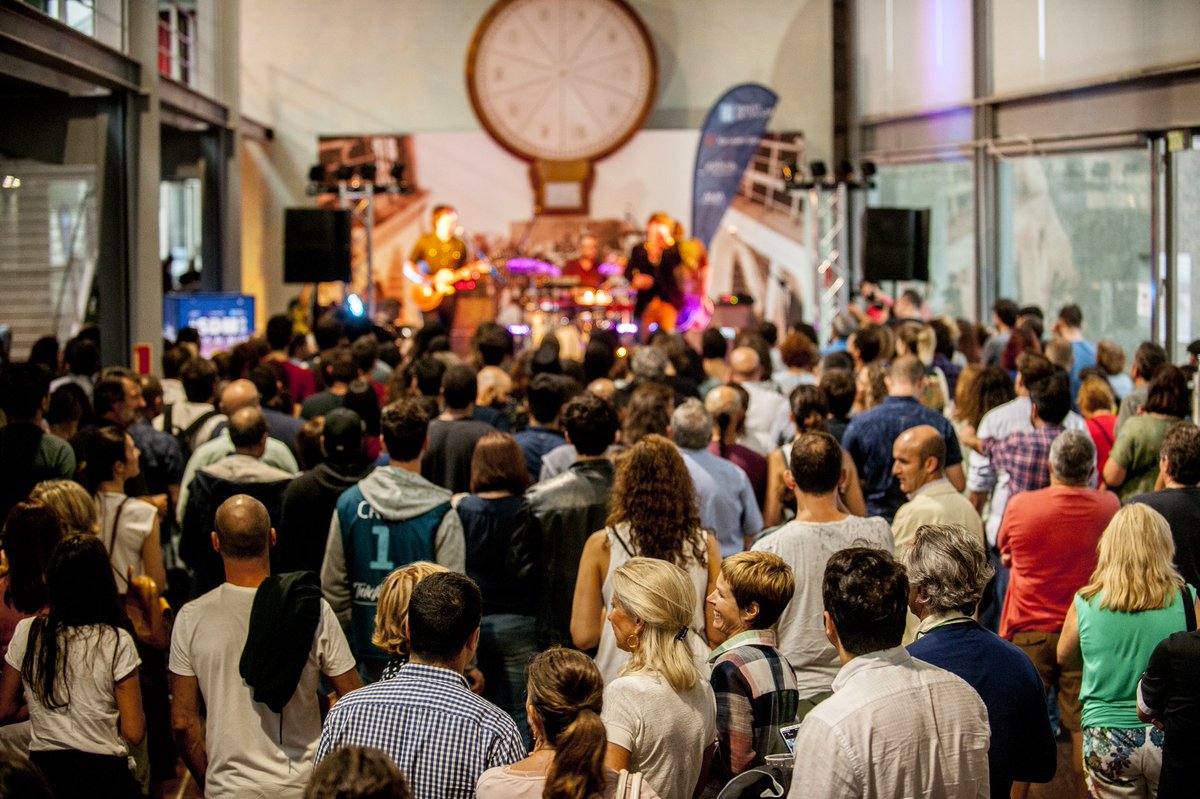JuanRivasmusica's tweet photo. #SDM2019 Ayer, Solpores do Museo, @conscultura @AuroraBetrayers + @MoonCrestaRock https://t.co/YhdSiRItZ3