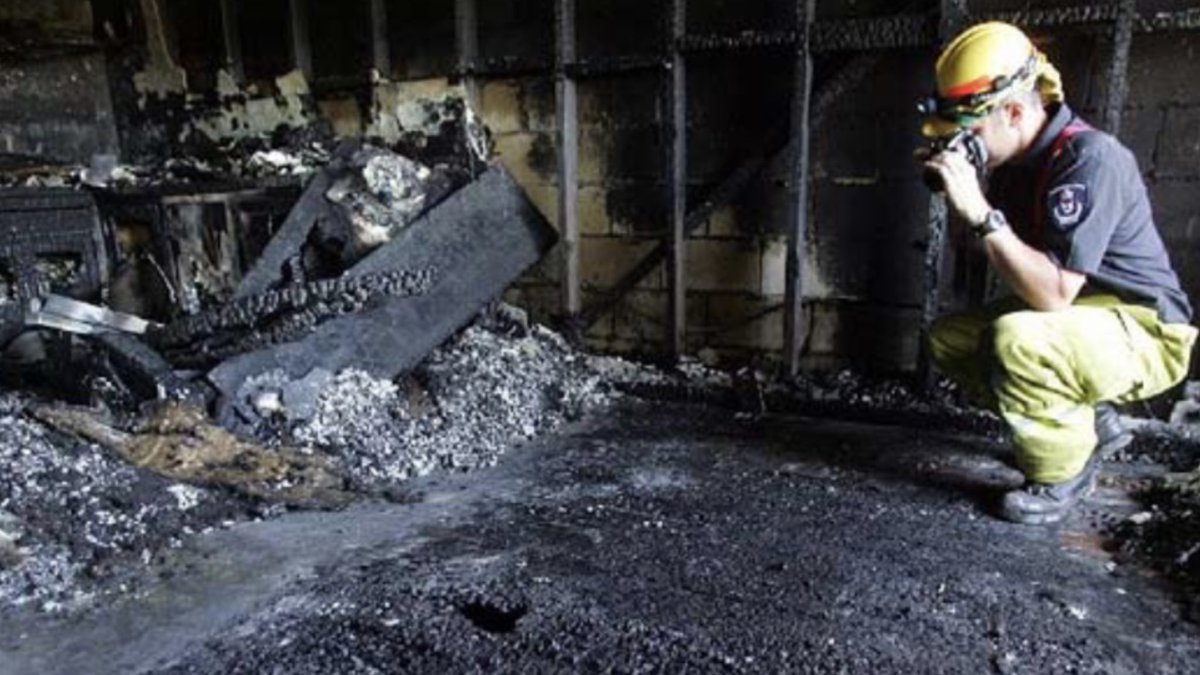 When Forensic research partnerships address real world problems.

Fantastic meeting with <a href="/GMFRSFI/">GMFRS Fire Scene Investigation</a> @Forensicconnect and @StaffsUni 

#Forensic #Fire #Investigation #Research #LightSources

s.murphy@coppertreeforensics.co.uk