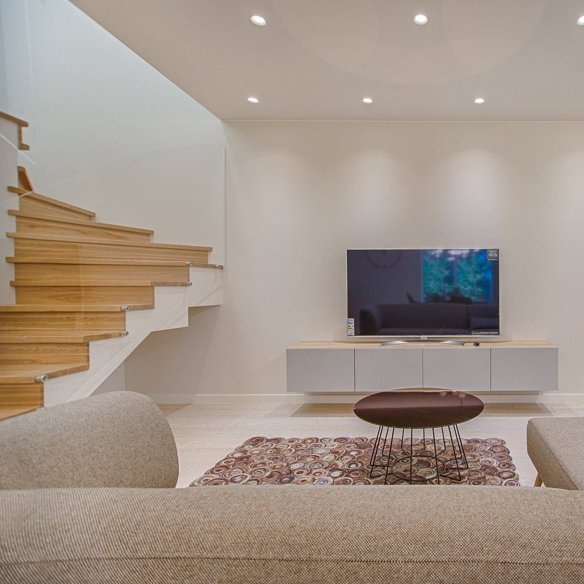 Britek_LED's tweet image. Our ceiling lights have the option of microwave sensors to adjust the distance of detection

#CommercialLEDLights #lighting #UKBusiness