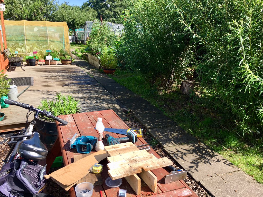 TheStoke2000's tweet photo. Making a couple more artist-specific #bottleoven planters today, from ♻️ #recycled pallet wood @rnfstoke Trubshaw Cross allotments in #Middleport. Celebrating #stokeontrent’s industrial heritage. https://t.co/5VGVKWEQbV