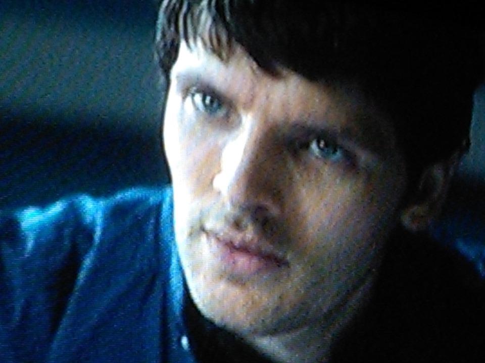 Supernova20333's tweet photo. Anche se con molti giorni di ritardo, metto alcune foto di Colin fatte dalla tv dell'ultima puntata di The Fall andata in onda lo scorso 30 luglio. #ColinMorgan #TheFall3 #Rai4 #Meravigliosacreatura https://t.co/rH1CG8LmXf