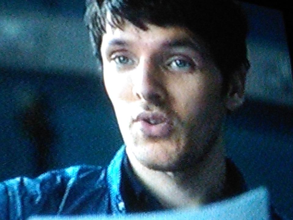Supernova20333's tweet photo. Anche se con molti giorni di ritardo, metto alcune foto di Colin fatte dalla tv dell'ultima puntata di The Fall andata in onda lo scorso 30 luglio. #ColinMorgan #TheFall3 #Rai4 #Meravigliosacreatura https://t.co/rH1CG8LmXf
