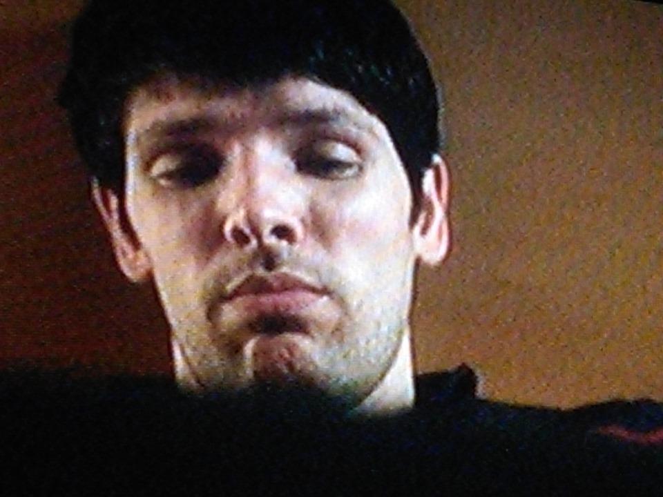 Supernova20333's tweet photo. Anche se con molti giorni di ritardo, ecco altre foto di Colin fatte dalla tv dell'ultima puntata di The Fall andata in onda lo scorso 30 luglio. #ColinMorgan #TheFall3 #Rai4 #Meravigliosacreatura https://t.co/6xGkeqqtwj