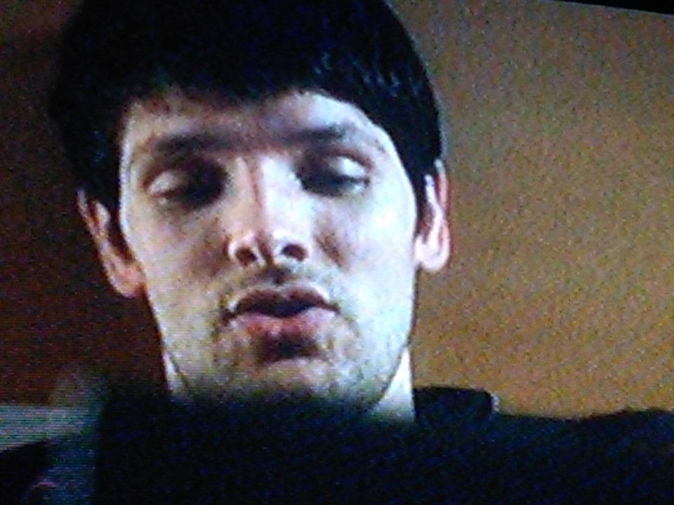 Supernova20333's tweet photo. Anche se con molti giorni di ritardo, ecco altre foto di Colin fatte dalla tv dell'ultima puntata di The Fall andata in onda lo scorso 30 luglio. #ColinMorgan #TheFall3 #Rai4 #Meravigliosacreatura https://t.co/6xGkeqqtwj