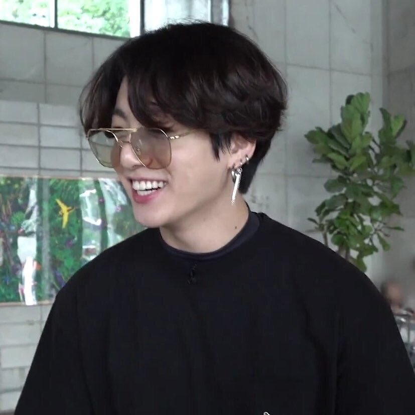 kinggtaehyungie's tweet photo. #JUNGKOOK #전정국 #정국 #BTSRU HOW DOES HE LOOK SO GOOD https://t.co/ZbwCB5AtL6