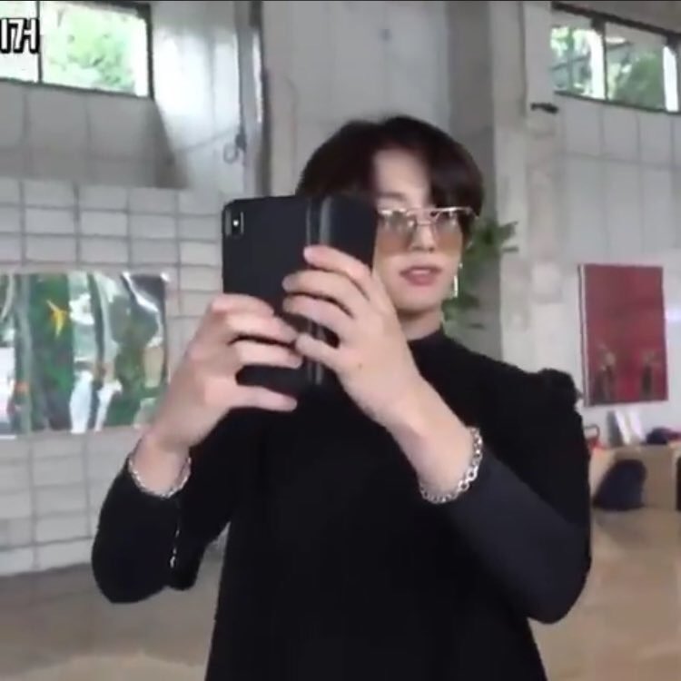 kinggtaehyungie's tweet photo. #JUNGKOOK #전정국 #정국 #BTSRU HOW DOES HE LOOK SO GOOD https://t.co/ZbwCB5AtL6