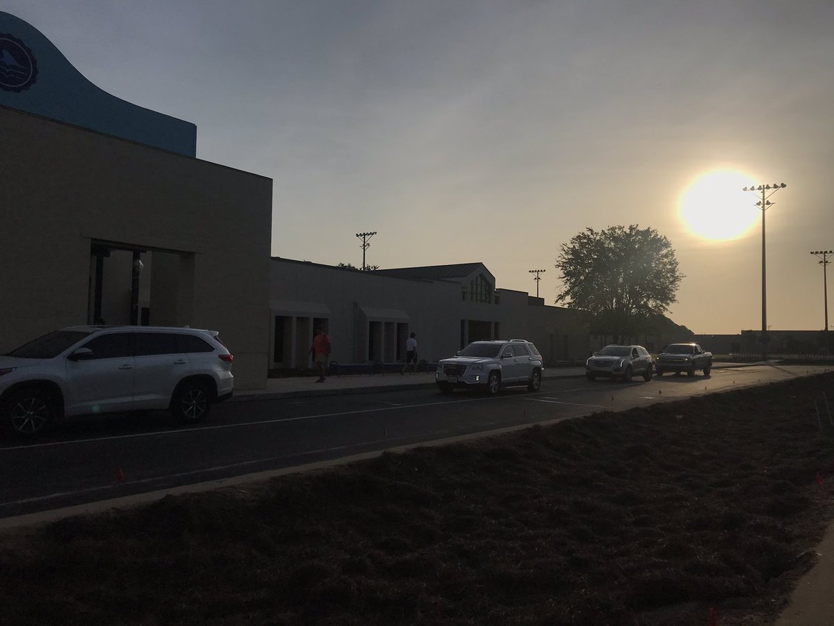 GulfShoresMS's tweet photo. It’s been a great morning welcoming our students to the 2019-2020 school year!
#FinsFirstDay #FirstDayEver
#RfactorGSMS #MakeWaves https://t.co/Pn3VVy4u4Q
