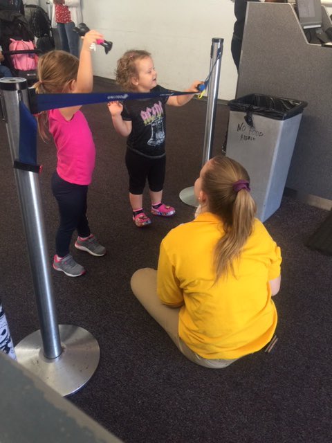 custs1st1's tweet photo. ORDCS SUMMER AMBASSADOR Abigail connecting with our young travelers ⁦@weareunited⁩ #payitforward #beingunited ⁦@mcgrath_jonna⁩ ⁦@MikeHannaUAL⁩ https://t.co/98gu9ie0BL
