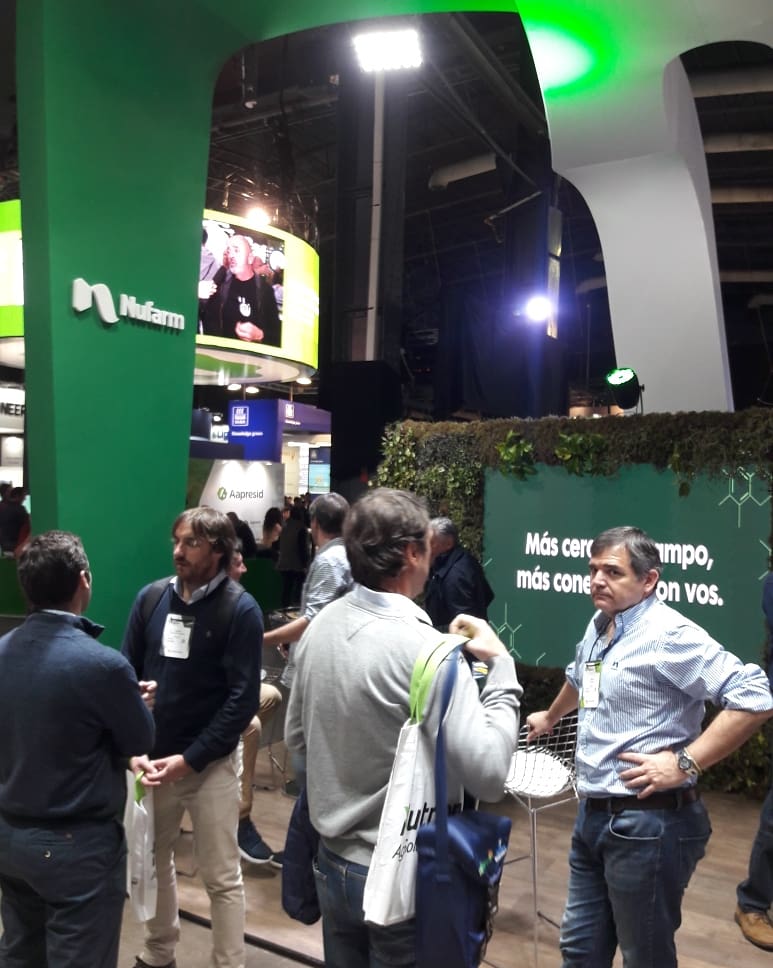 sumitomochem_ar's tweet photo. Última jornada de @aapresid! #WeedarFull marcó una fuerte presencia en el epicentro del conocimiento en agricultura. ¡Gracias por acompañarnos! 🌱 https://t.co/X8QK50bjDo