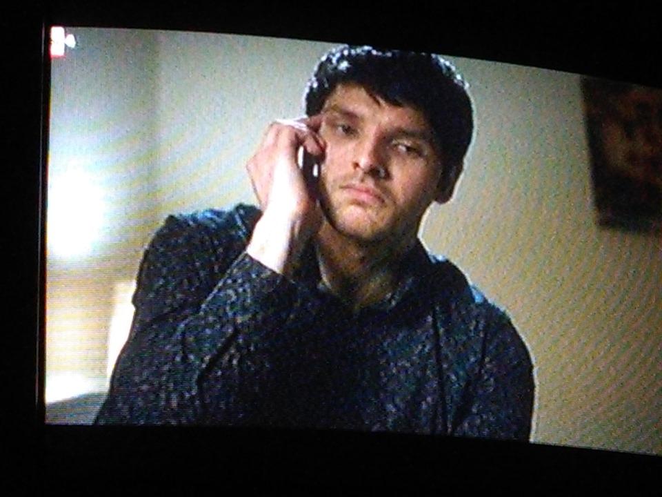Supernova20333's tweet photo. Anche se con molti giorni di ritardo, ecco altre foto di Colin fatte dalla tv dell'ultima puntata di The Fall andata in onda lo scorso 30 luglio. #ColinMorgan #TheFall3 #Rai4 #Meravigliosacreatura https://t.co/AgzxFcYUnb