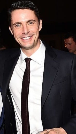 GoodeGigglers's tweet photo. There's always a reason to be in need of some #Goodeness and today we have more than one. It's a grey day, and some of us are in need of some colour and brightness.What better than the colour in his eyes and the brightness of his smile?#Motivation
#MatthewGoode https://t.co/ld00YnjG1Y