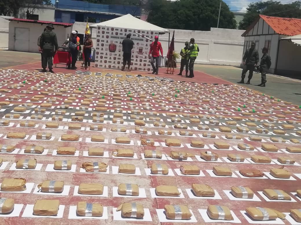 #EsNoticia  | Efectivos de la <a href="/GNB_Esparta/">GNB Nueva Esparta</a> en el PAC “Playa El Agua” realizaron la detención de 01 ciudadano a quien se le incautó 639 panelas de presunta droga, con peso aproximado de 334 Kgs. Procedimiento A/O del MP.
