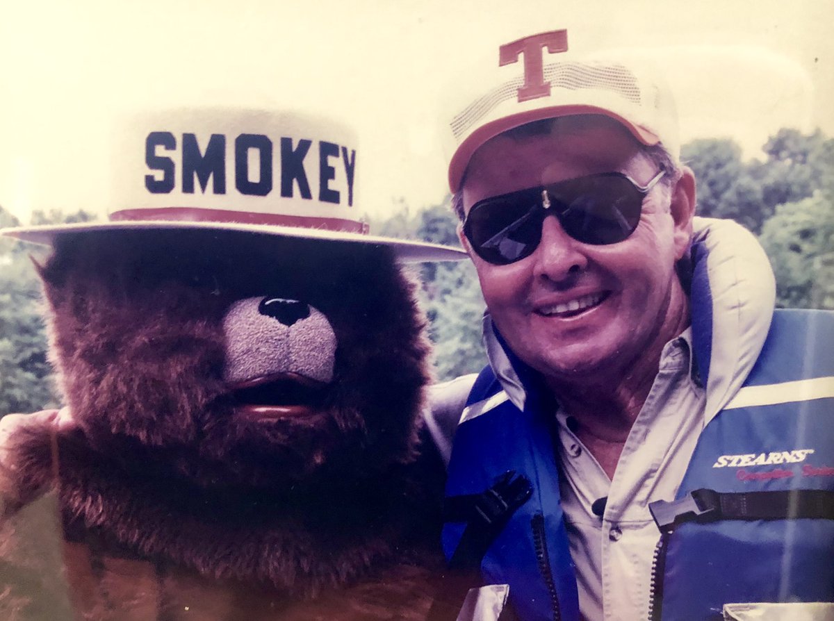 Bill_Dance1's tweet image. We go back a long way! Happy Birthday, @smokey_bear! #OnlyYou #SmokeyBear75