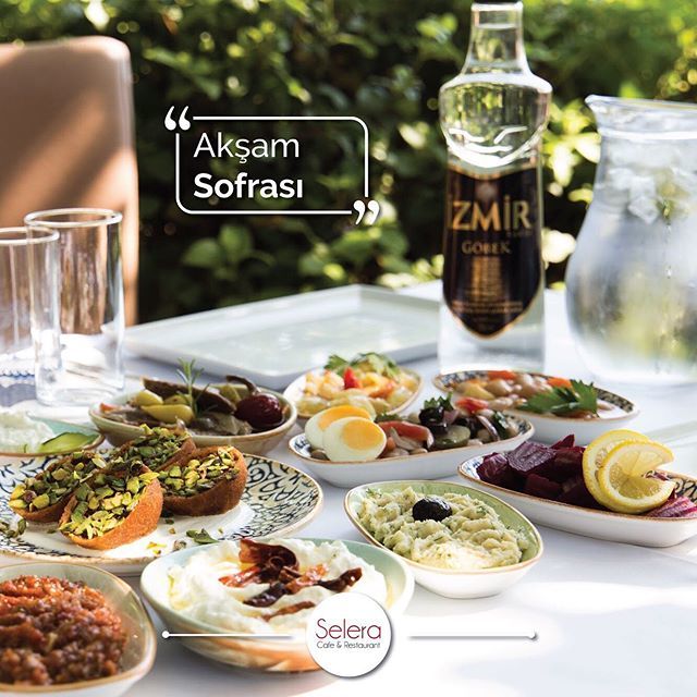 selerarest's tweet photo. Şöyle dostlarını toplayıp, uzun sohbetler etmeyeli kaç zaman oldu? En keyifli masalar Selera’da her zaman sizi bekliyor.
.
.
#selera #selerarestaurant #restaurant #restaurantstyle #winter #tree #cold #nature #lunch #breakfast #dinner #kahvaltı #izmirdeha… https://t.co/ZRS6j3dwEs https://t.co/OR9Iv1C6Gn