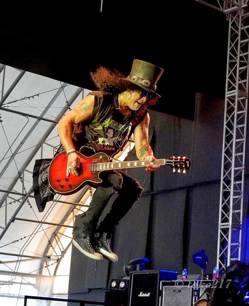 addict_slash's tweet photo. #fortwayne 🇺🇲 @SweetPavilion #performancepavilion #livingthedream tour 2019 @slash feat @myleskennedy and #TheConspirators @shanegaalaas @franksidoris @todddammitkerns #BrentFitz #toddKerns #frankSidoris #MylesKennedy #Slash #smkc #SlashinTheAir 📷 @tako217 https://t.co/uY9iibMCRd