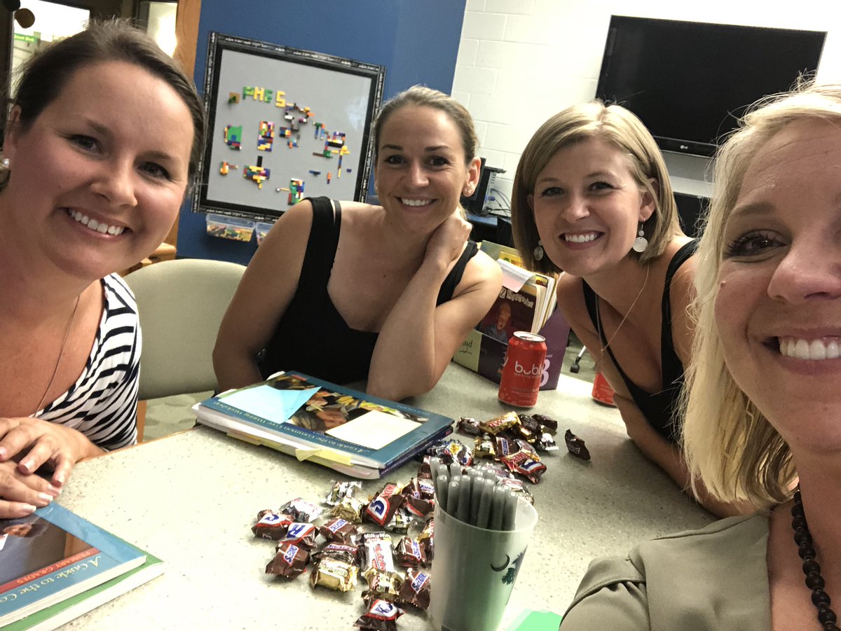 MrsJenJones1's tweet photo. “Dinner and Dive into ELA” for our new peeps to PHES was the favorite of part of my week. I am one lucky coach to work with these professional ladies! @phescougars @marmitchum #lex1literacy https://t.co/PJftagC9tZ
