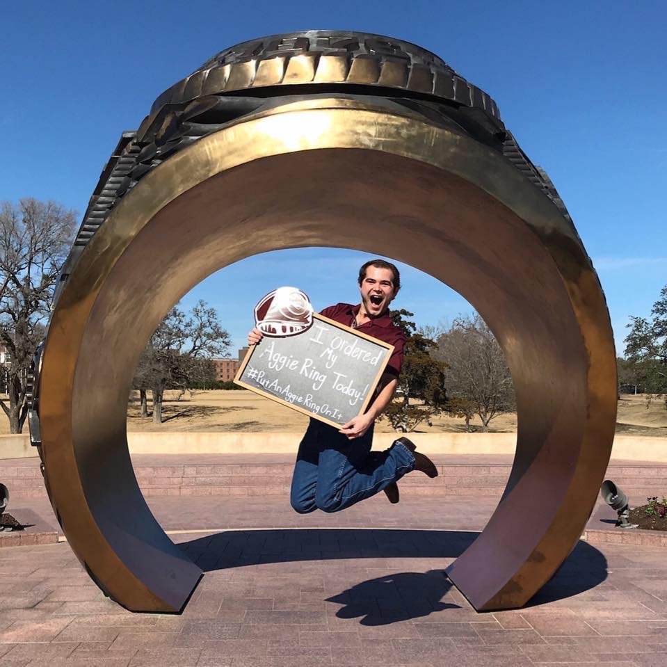 MirandaAshley16's tweet photo. #TAMUgrad https://t.co/RWtLhoSgqf