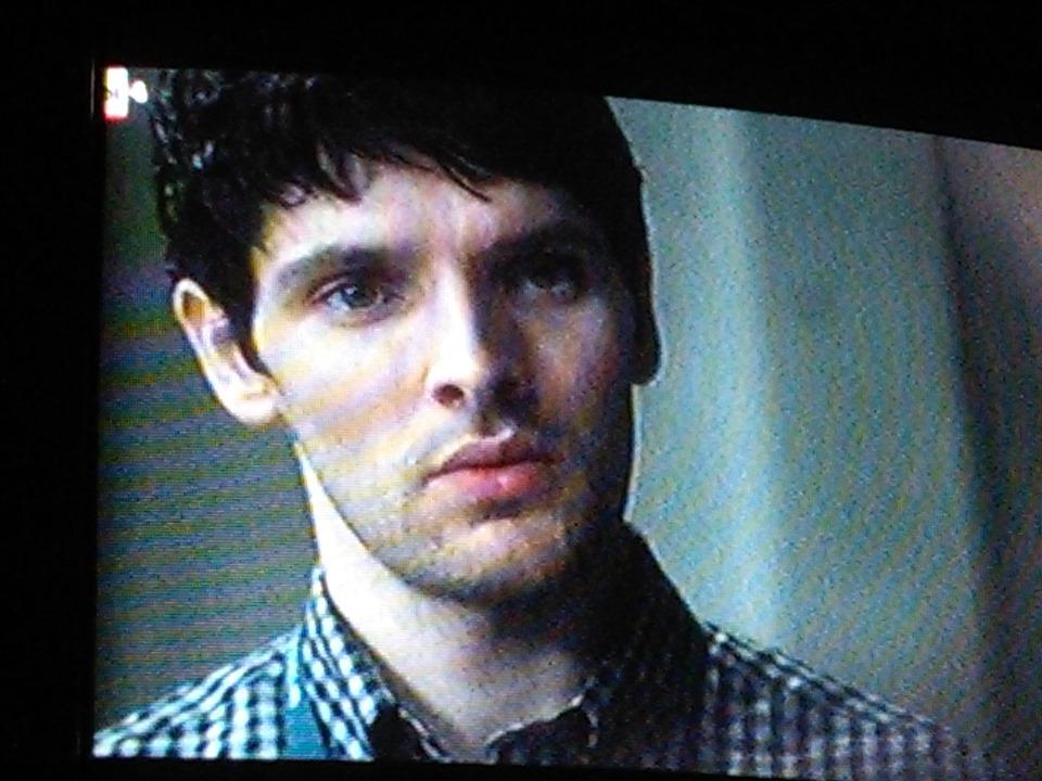 Supernova20333's tweet photo. Anche se con molti giorni di ritardo, ecco altre foto di Colin fatte dalla tv dell'ultima puntata di The Fall andata in onda lo scorso 30 luglio. #ColinMorgan #TheFall3 #Rai4 #Meravigliosacreatura https://t.co/XLskNEertj