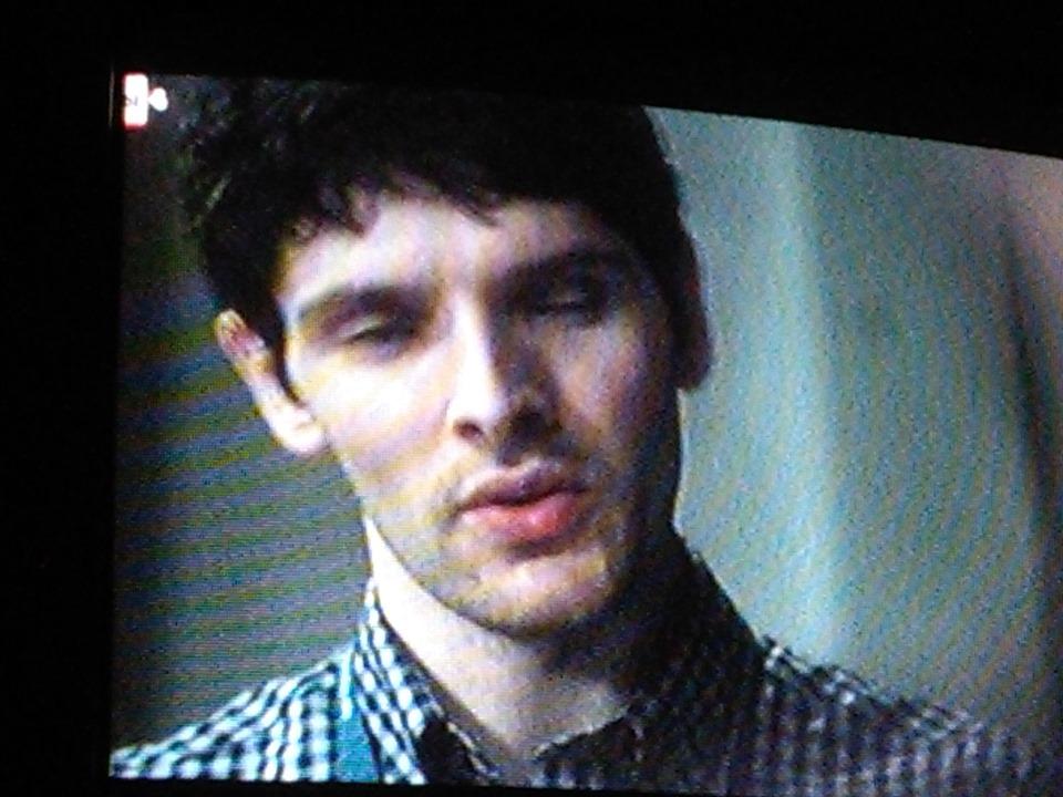 Supernova20333's tweet photo. Anche se con molti giorni di ritardo, ecco altre foto di Colin fatte dalla tv dell'ultima puntata di The Fall andata in onda lo scorso 30 luglio. #ColinMorgan #TheFall3 #Rai4 #Meravigliosacreatura https://t.co/XLskNEertj