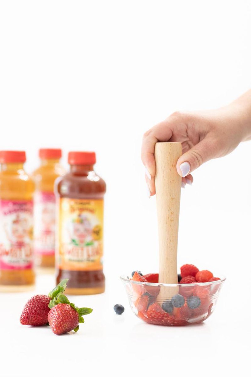 AliceGr89806755's tweet photo. #AD Sweet Leaf Tea is the healthier sweet tea option with a variety of fun flavors! It's #SweetButNotTooSweet and the 100% organic. Visit https://t.co/ekDyFqP5wP to find out more about @sweetleaftea today! #KeepItOrganicKeepItReal Image via: @dawnchats https://t.co/tCyZPXxXK6