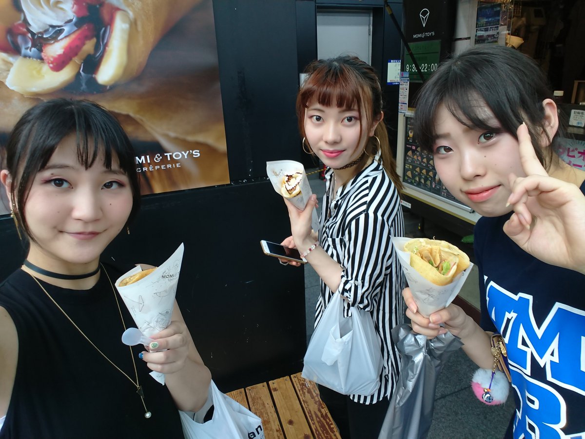 VividPinkCat's tweet photo. ライブでは、ジャンプと側方倒立回転をほめられたので、これからは側転芸人として頑張りたいと思います!冗談です!
実際そんなにダンスが出来るわけでもないのでもうこんな機会は無さそうですが……楽しかったです!そしてクレープ美味しかったです!
#SAMURAID
#クレープ https://t.co/vOxzSj02N7