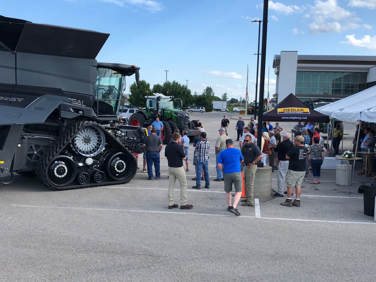 Fendt_NA's tweet photo. How do you bring @IowaStateU &amp; @uiowa fans together? It’s Fendt! A tremendous turnout at @ZieglerCAT's Fendt 900 road show event. Are you ready for more efficiency, productivity, and an increased ROI? Visit https://t.co/iRrzMXZcjt #Fendt900NAroadshow #IDEALcombine #FendtConnect. https://t.co/pOTqvYTZZA