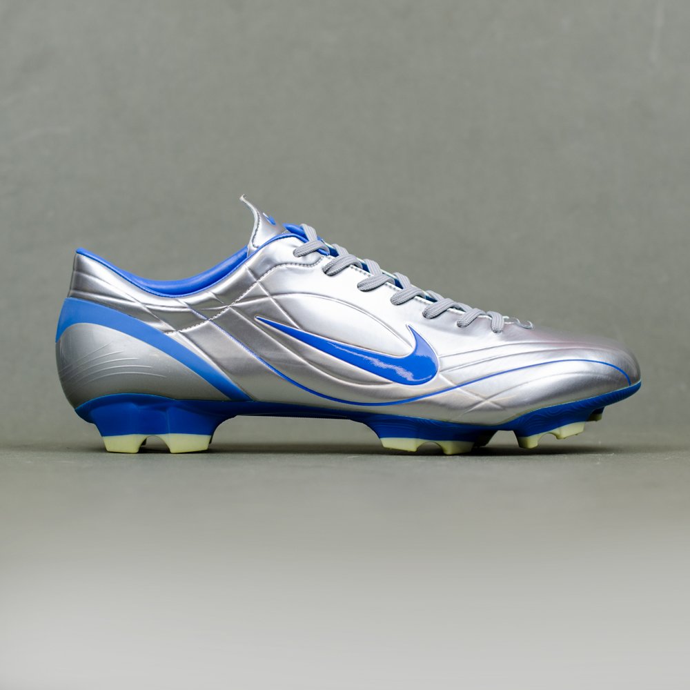 ayudante Circunferencia Redondo Classic Football Shirts on Twitter: "Classic Boots: Nike Mercurial Vapor II  R9, 2004 Released as part of a special 'R9' dedicated range Available here  - https://t.co/TNHISByecE https://t.co/MXNrh8YseQ" / Twitter