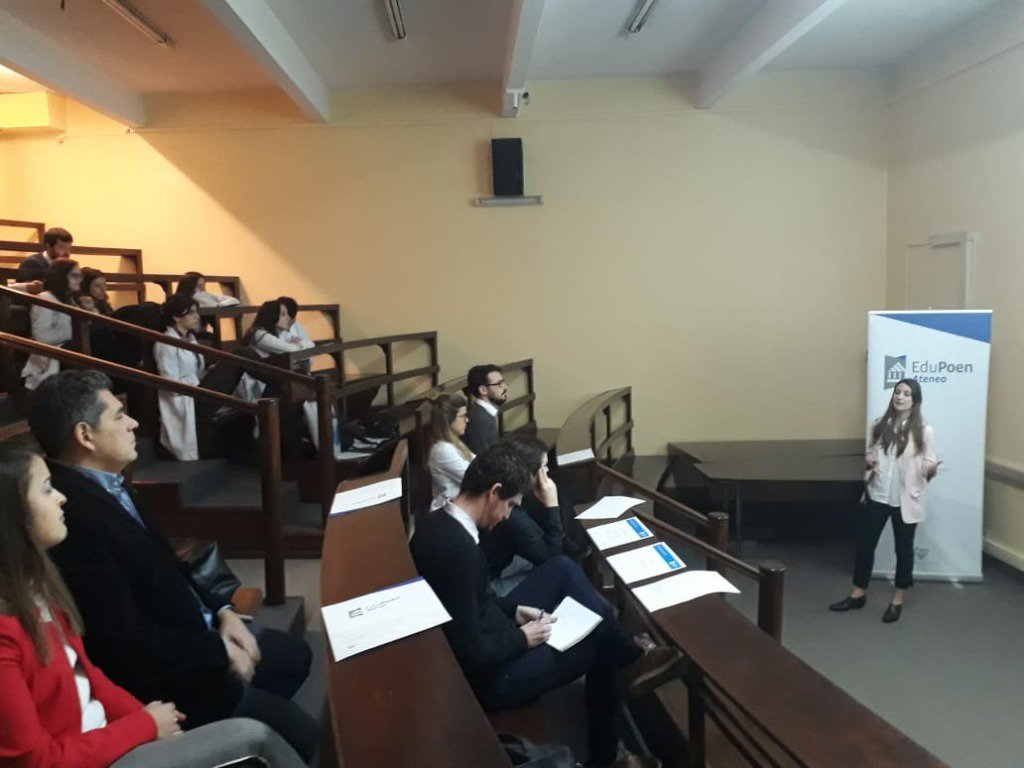 Poen_Arg's tweet photo. Rocio Aliano es residente en el Hospital Rivadavia de la Ciudad de Buenos Aires y en el #EduPoen presentó un caso sobre #Cataratas desde un enfoque diferente. Enterate de qué forma lo hiizo en https://t.co/y09lAoqPVl https://t.co/16f4VDSQ1B