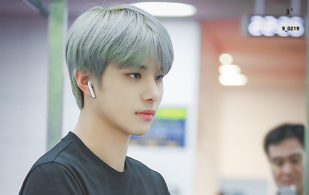 Wayvvkun_'s tweet photo. WOAH DUDE!!!! ALL OF MY BIASES hAVE SILVER HAIr!!!! MAYBE AN NCT U COMEBACK!??!!! #nct #nctu #wayv #nct127 #SMTOWN https://t.co/DJdxqABDR0