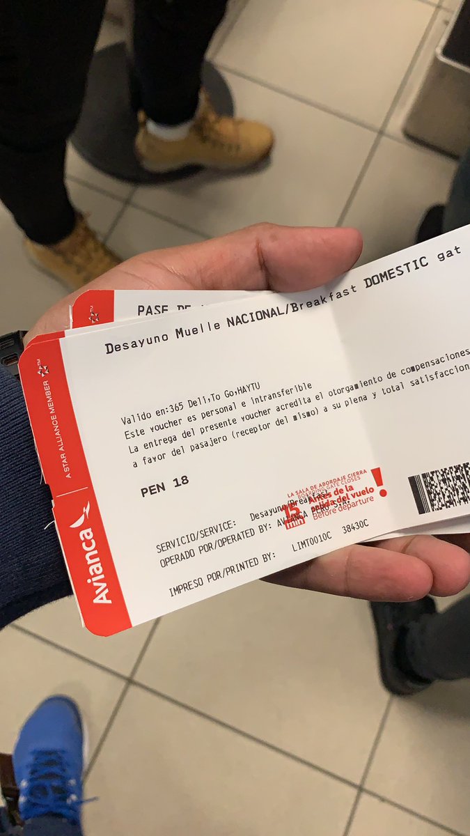 webmoises's tweet photo. Estamos en Jorge Chávez!! Hay mucha gente con niños? Que gran desayuno nos brindas? Al igual que su servicios y sus agentes que no tienen trato con la gente. @Avianca @IndecopiOficial Tiene un gran desafío estando en #aeropuertojorgechavez. https://t.co/eqKyBohbeD