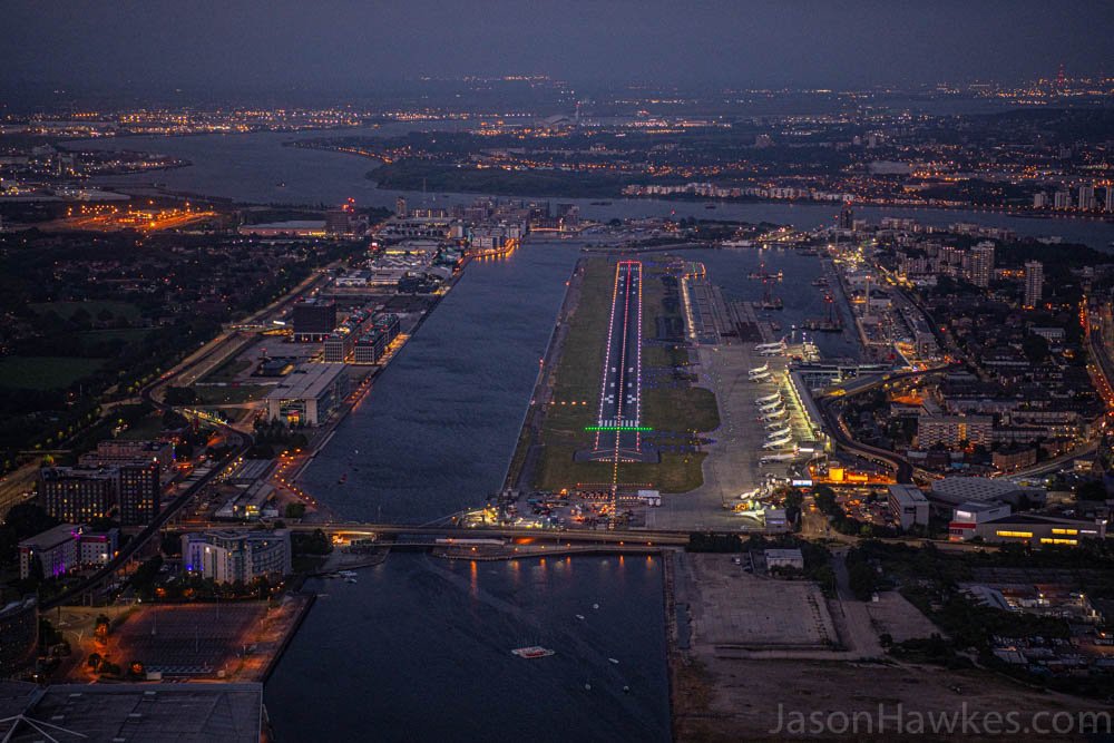 jasonhawkesphot's tweet photo. Night #aerialview over @LondonCityAir https://t.co/cH7DbatTVV